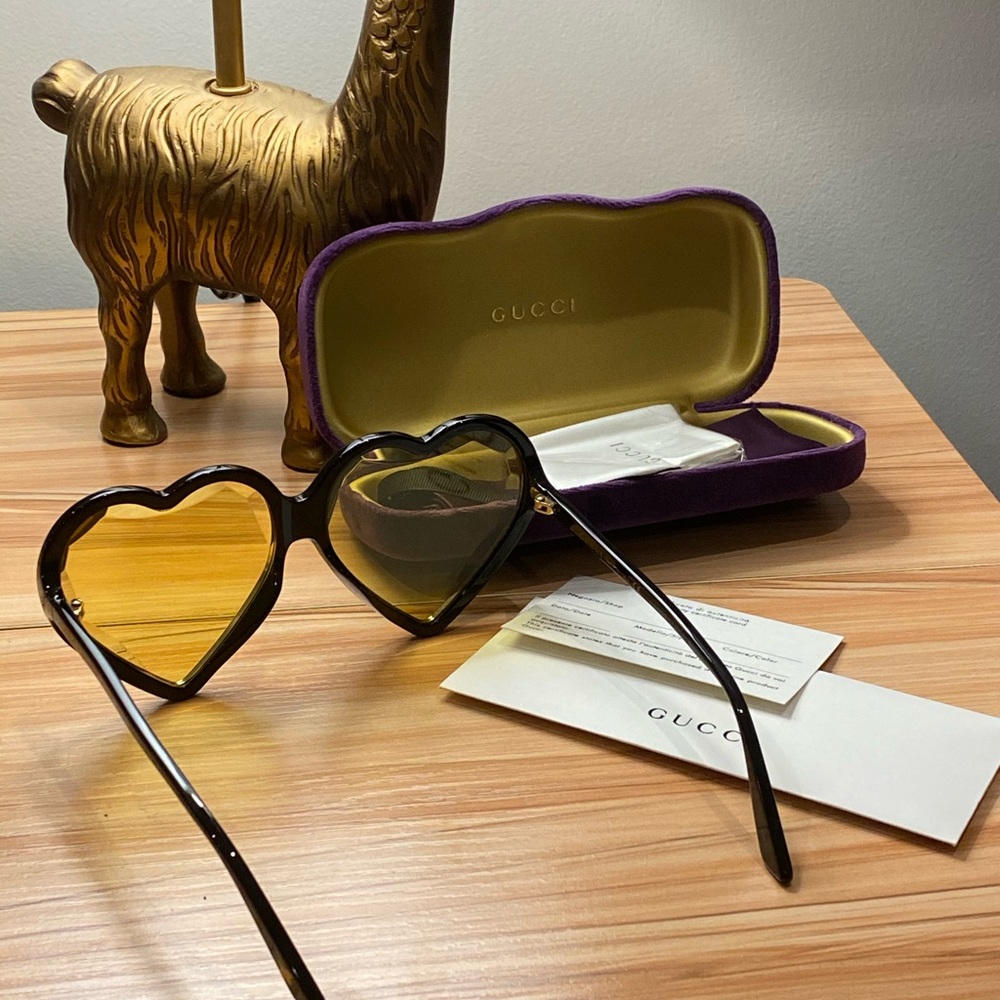 💯 NWT Gucci Heart Shaped Sunglasses 62mm